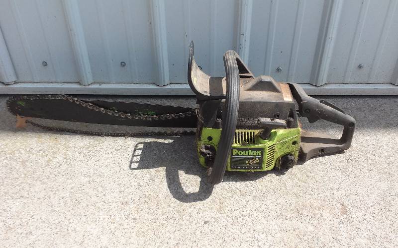 lot 27 image: Poulan Chainsaw