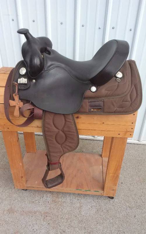 lot 44 image: Big Horn Saddle, Leather, Like New, Full