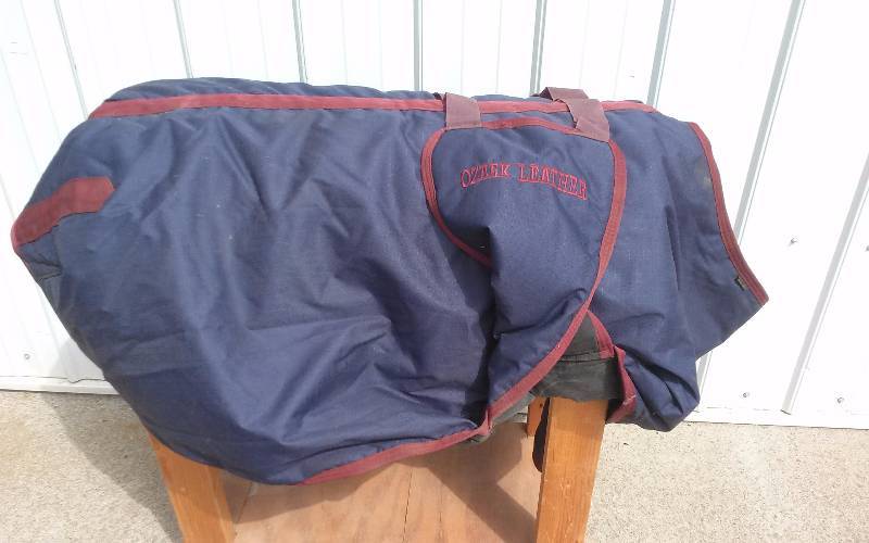 lot 60 image: Ozark Leather Horse Blanket
