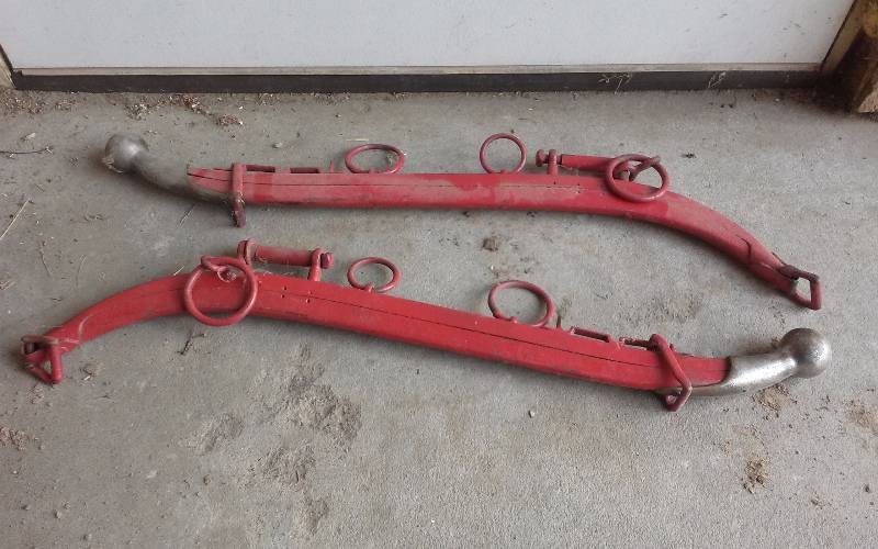lot 74 image: Pair Horse Hanes