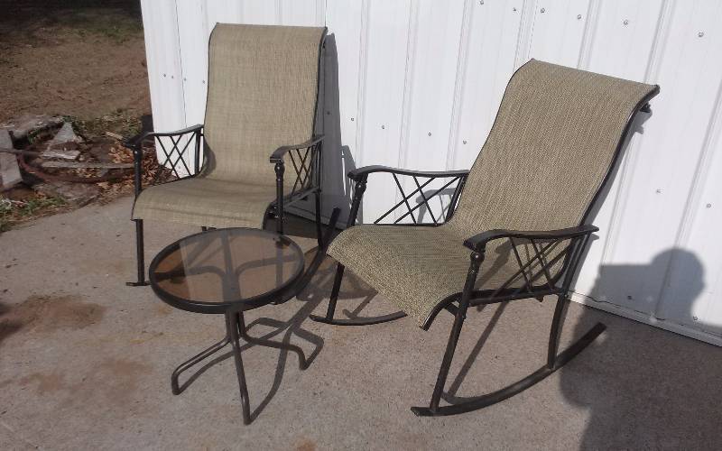 lot 82 image: 3pc Patio Set