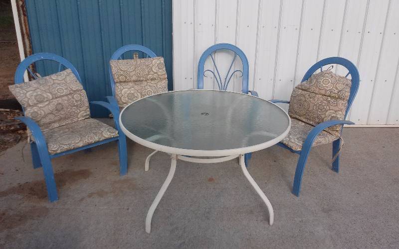 lot 85 image: 5pc Patio Set