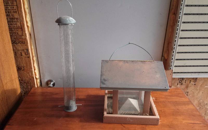 lot 90 image: Pair Birdfeeders