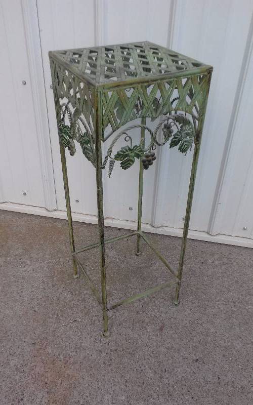 lot 94 image: Metal Grapevine Themed Plant Stand, 30x11x11