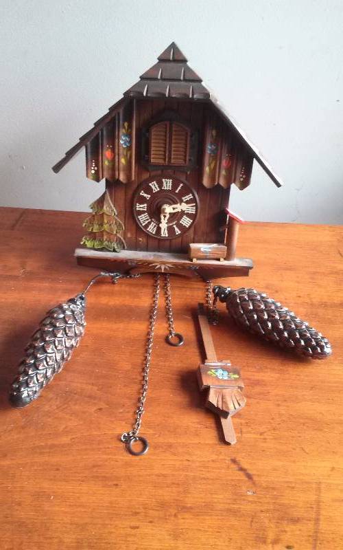 lot 100 image: Engstler CooCoo Clock, Made in Germany, Battery Operated