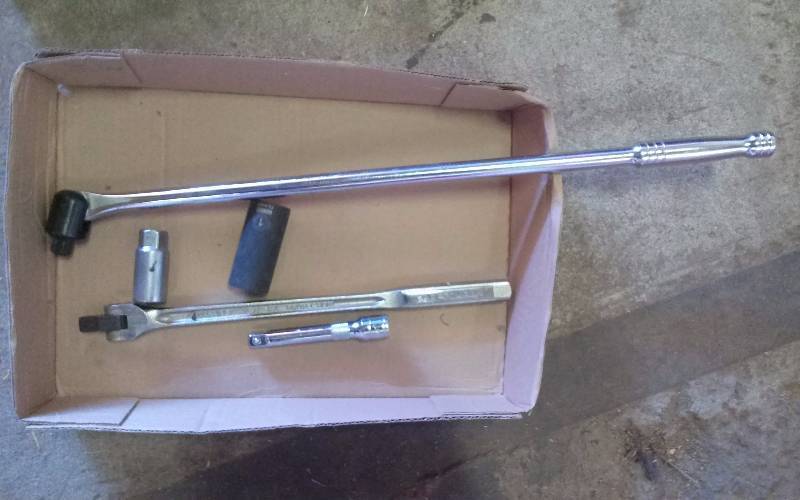 lot 102 image: Lot - Craftsman Longhandle Breaker Bar, etc