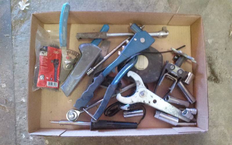 lot 109 image: Lot - Misc Handheld Tools, Sockets, Etc