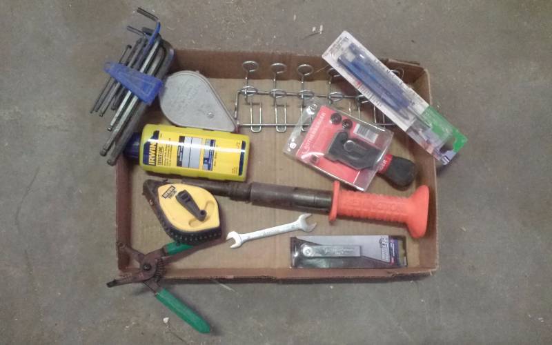 lot 113 image: Lot - Misc Tube Cutter, Allen Wrenches, etc