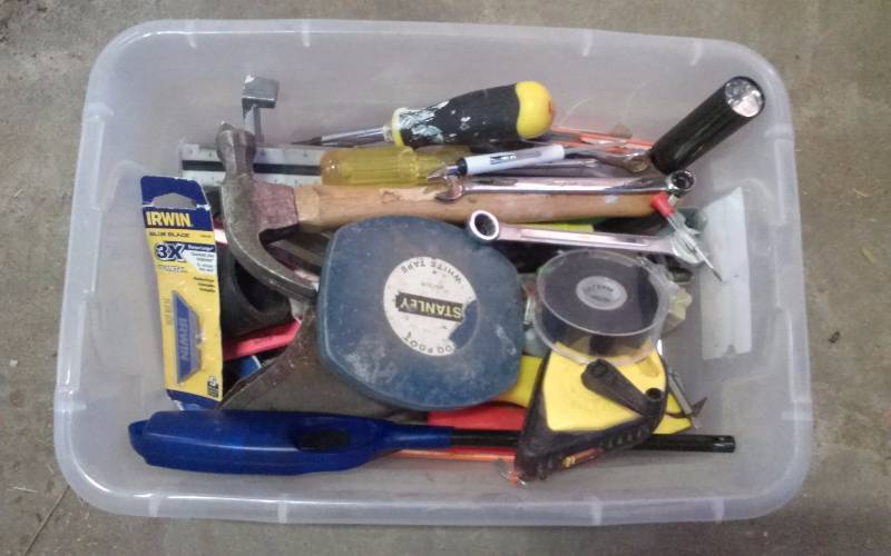 lot 114 image: Lot - Misc Handheld Tools, Screwdrivers, Cutter, etc