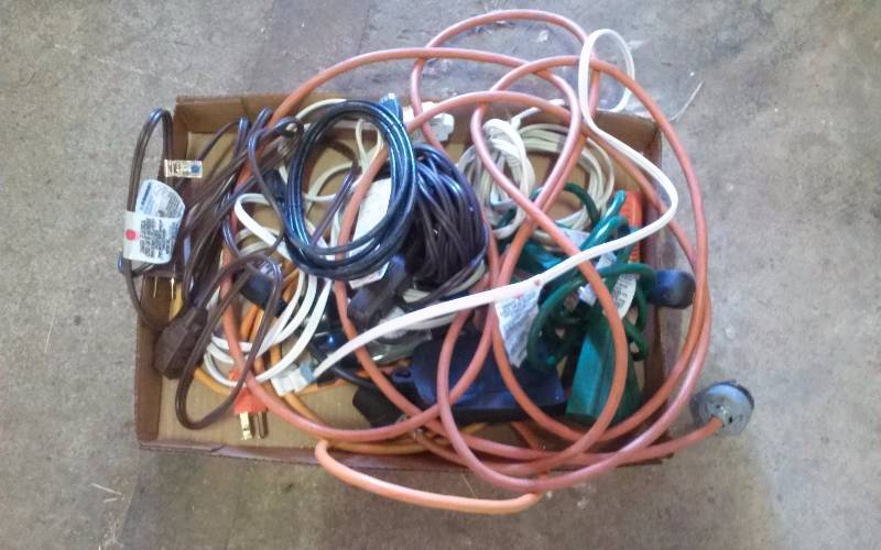 lot 115 image: Lot - Misc Extension Cords
