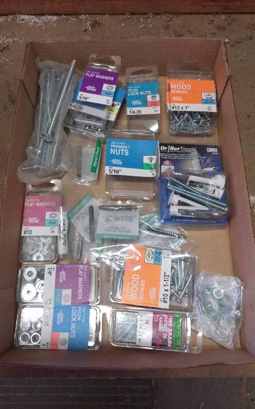 lot 120 image: Lot - Misc Screws, Nuts, Etc