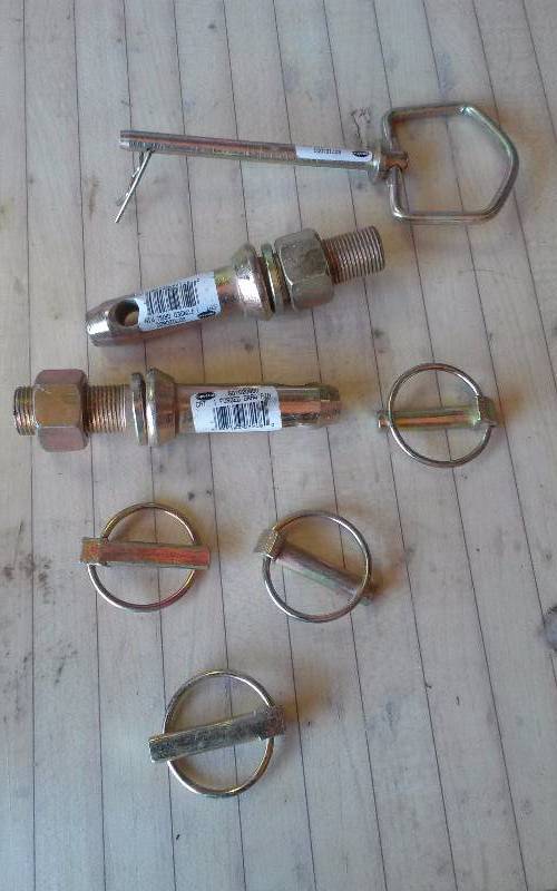 lot 129 image: Misc Tractor Pins