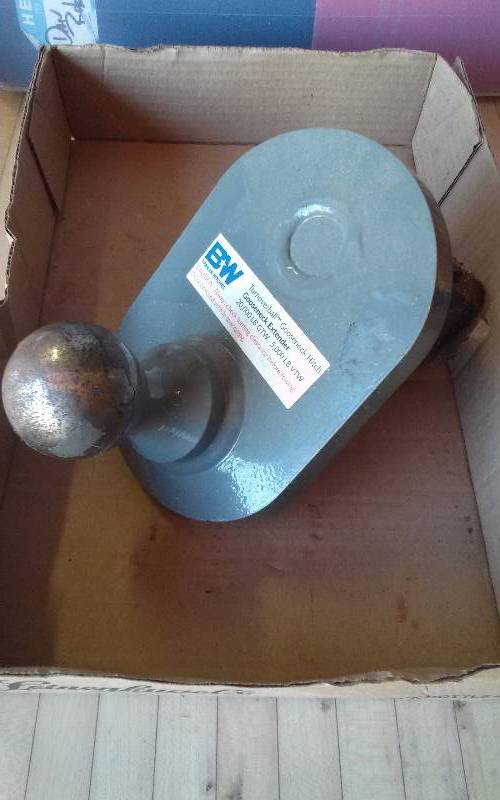 lot 130 image: Turnoverball Gooseneck Hitch, Extender