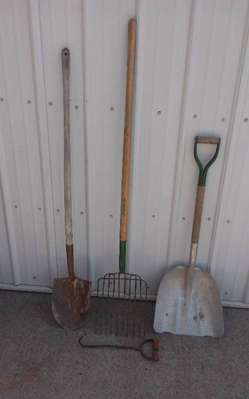 lot 148 image: Lot - Longhandled Tools - Pitchfork, Hay Hook, Etc
