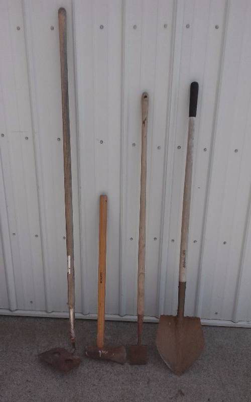 lot 149 image: Lot - Longhandled Tools - Shovel, Hoe, Etc