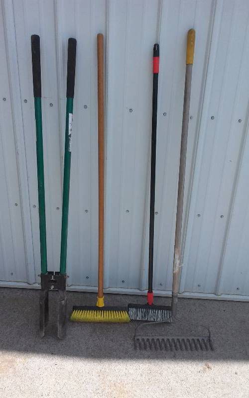 lot 150 image: Lot - Longhandled Tools - Post Hole Digger, Rakes, Brooms