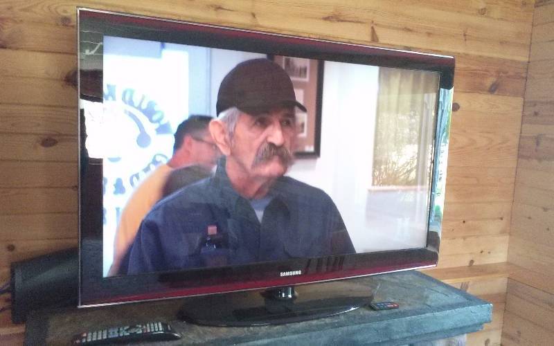 lot 151 image: Samsung Flat Screen TV, 46, works great