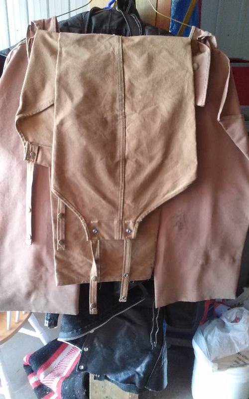 lot 167 image: Lot - (2) Chaps Size L