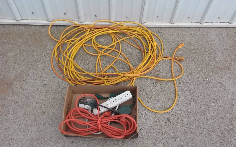 lot 184 image: Lot - Misc Extension Cords & Timers