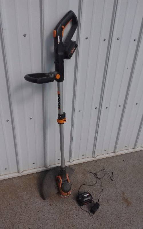 lot 193 image: Worx Weed Whip with Battery & Charger