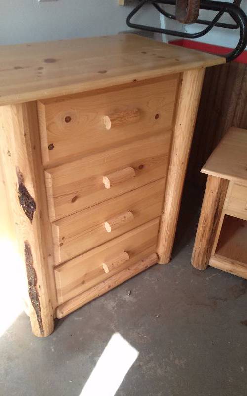 lot 195 image: Gorgeous Log Bedroom Set - Queen