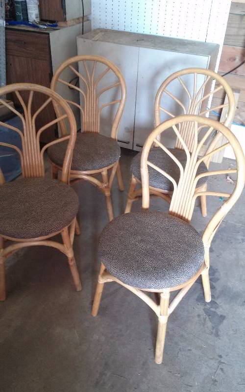 lot 198 image: Set of (4) Rattan Chairs