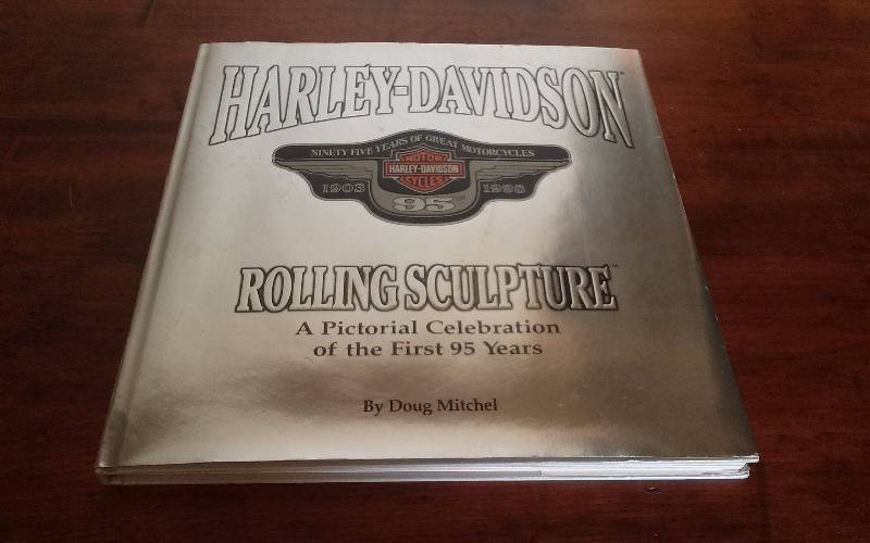 lot 200 image: HARLEY DAVIDSON Hardcover Coffee Table Book