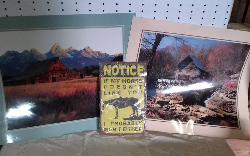 lot 224 image: Lot - Metal Horse dont like you Plaque & BarnWaterwheel Prints