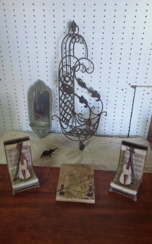 lot 242 image: Lot - Metal Wall Art, Violin Book Ends, Misc