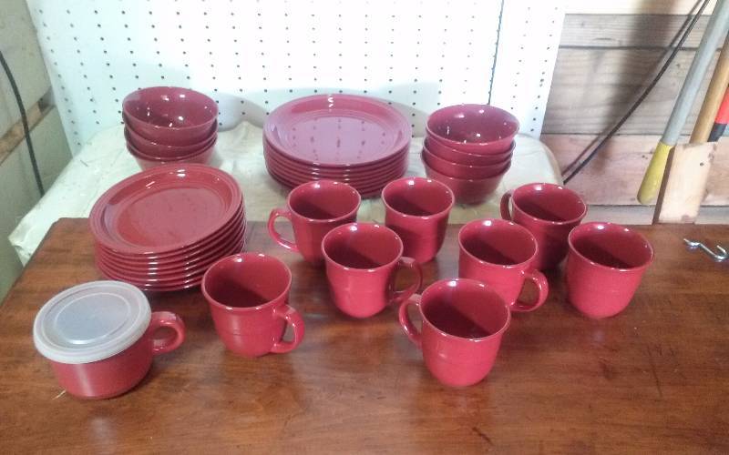 lot 262 image: Lot - Mainstays Red Stoneware Dish Set