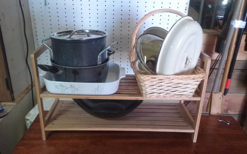 lot 265 image: Lot - Misc Cookware, Kitchen Dcor, Shelf