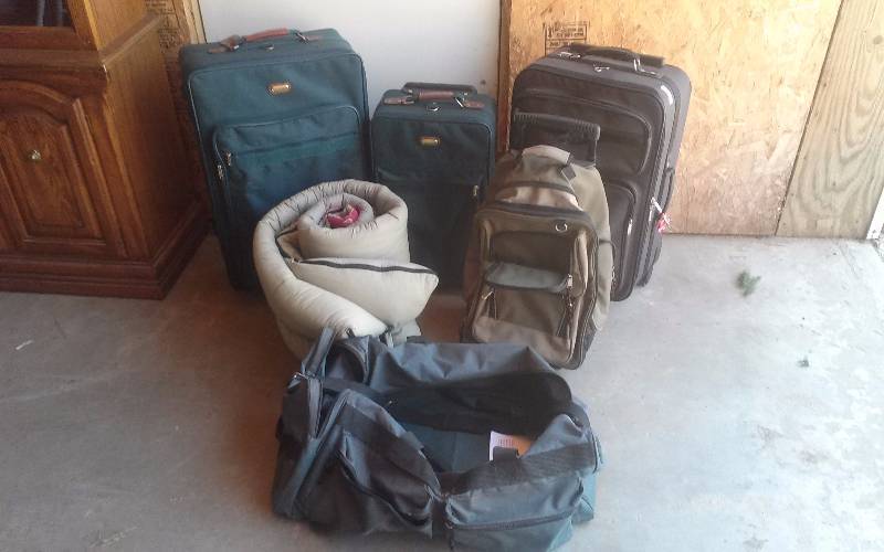 lot 266 image: Lot - Suitcases, Sleeping Bag, Duffle Bags