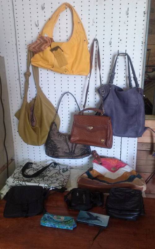 lot 272 image: Lot - Misc Purses