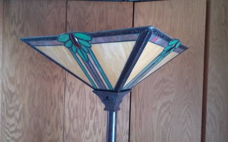 lot 303 image: Gorgeous 6ft Tiffany Style Stained Glass Floor Lamp