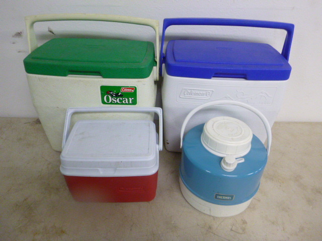 lot 17 image: 3 Coolers and a Water Jug