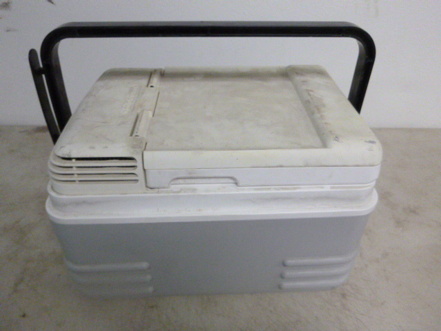 lot 21 image: Igloo ACDC Cooler