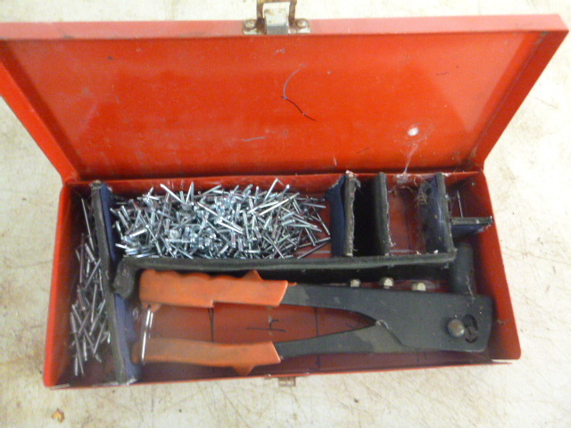 lot 41 image: Rivet Gun