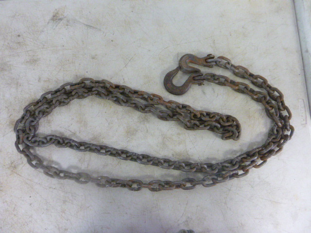 lot 46 image: Log Chain