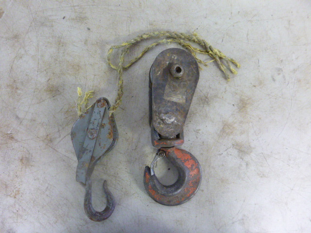lot 59 image: 2 Pulleys