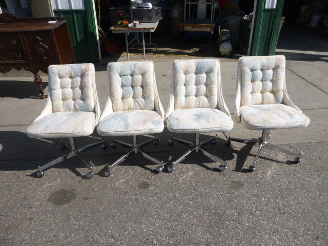 lot 74 image: 4 Dining Chairs