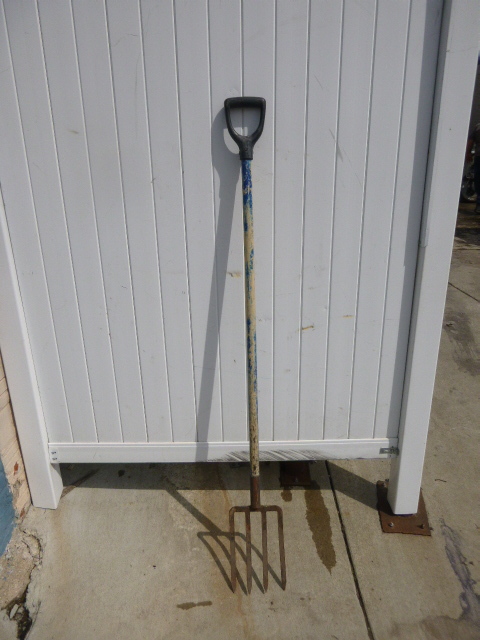lot 87 image: Long Handle Potato Fork