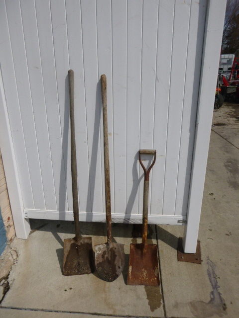 lot 88 image: 3 Shovels