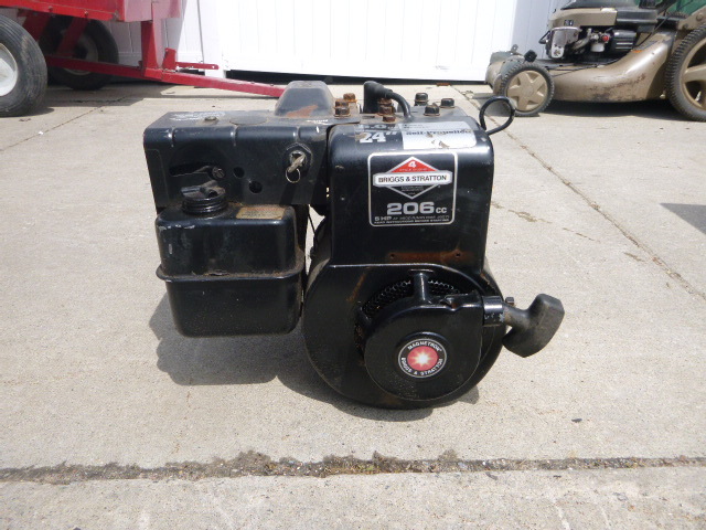 lot 100 image: Briggs & Stratton 5 HP Engine