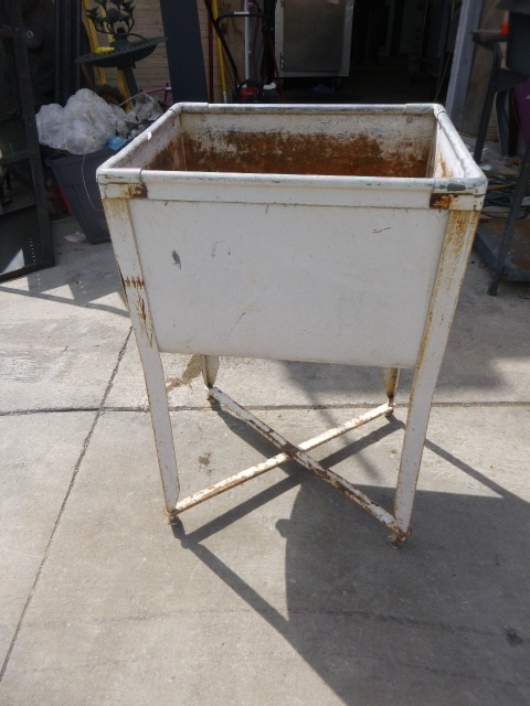 lot 121 image: Old Laundry Tub