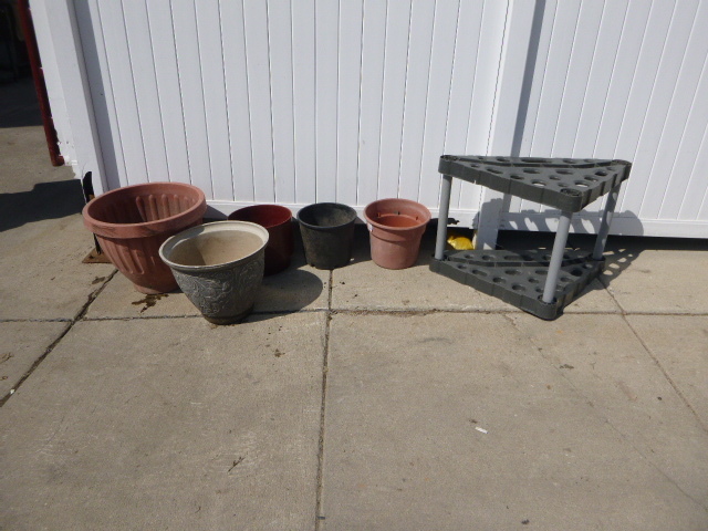 lot 124 image: Planters and Tool Rack
