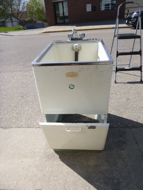 lot 143 image: Suds Saver Sink