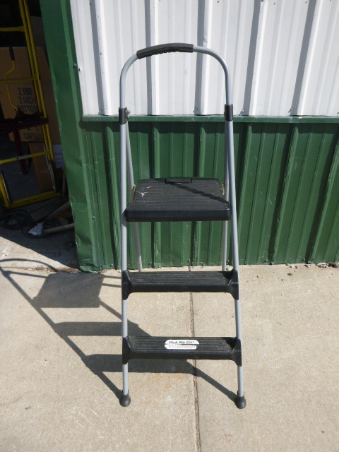 lot 145 image: Cosco Step Ladder