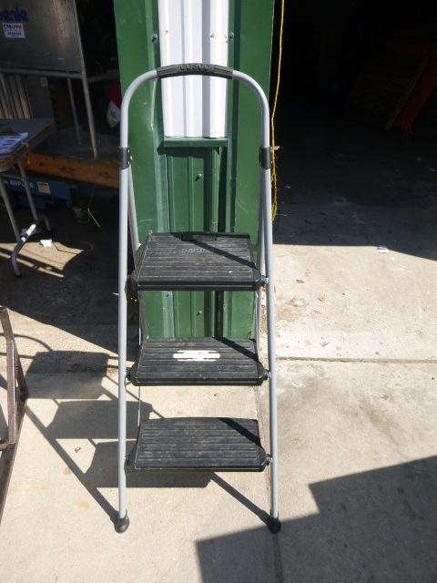 lot 146 image: Cosco Step Ladder