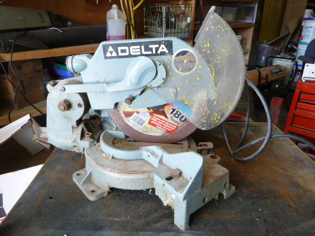 lot 179 image: Delta 10 Compound Miter Saw