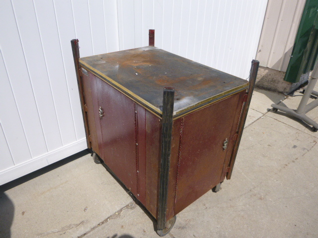 lot 182 image: Shop Cart